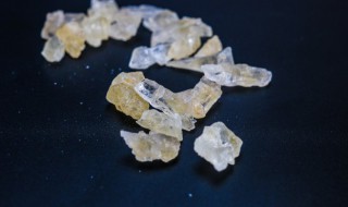 黄冰糖和白冰糖的区别 黄冰糖和白冰糖的区别有哪些