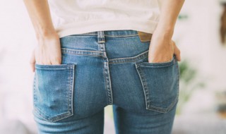 牛仔裤第一次洗怎么固色 牛仔裤第一次洗的固色方法