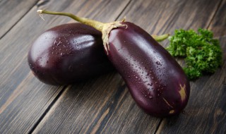 圆紫色茄子怎么做好吃 素炒紫色圆茄子操作简单又好吃