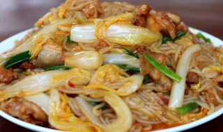 白菜粉条肉怎么炒好吃 白菜粉条炒肉的做法