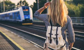 中国第一条铁路是谁修的 第一条铁路是谁修的呢