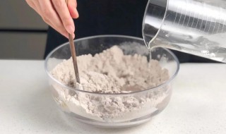 全麦粉和黑全麦粉哪个升糖快 全麦粉和黑全麦粉到底是哪个升糖快