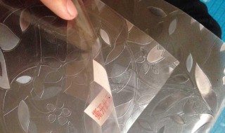 静电贴怎么贴玻璃上 静电贴贴玻璃上的方法