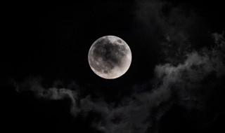月球发光的具体原因是什么 月球本身是什么会发光的