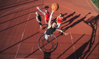 打篮球个人技巧 打篮球个人技巧视频