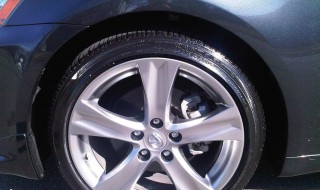 轮胎蜡对轮胎有害吗（轮胎蜡有什么坏处）