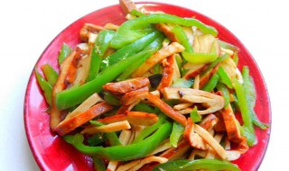 鸡菌炒辣椒怎么炒好吃 鸡菌怎么炒辣椒才嫩好吃