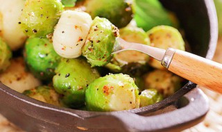 孢子甘蓝的做法 素烤蒜香抱子甘蓝的做法