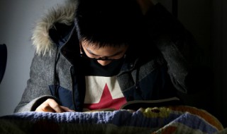 在什么旁边用英语怎么说 在什么旁边用英语如何说