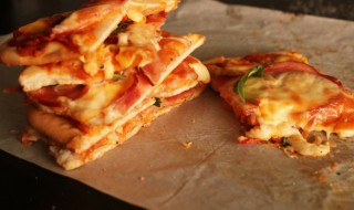 披萨微波炉怎么烤披萨 烤披萨的做法