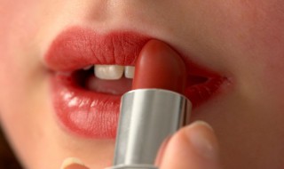 如何涂口红才是正确方法 涂口红的正确办法