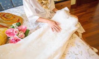 香槟色婚纱的寓意是什么 深红色婚纱的寓意是什么