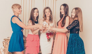 伴娘堵门的开场白台词 伴娘堵门说的话