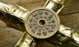 属龙人戴什么吊坠和手链（属龙的人佩戴什么首饰）