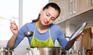 蒜蓉油麦菜怎么炒 蒜蓉油麦菜怎么炒才好吃