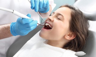 上下牙咬合不齐怎么办（上下牙齿咬合不齐怎么办）