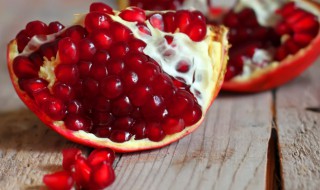 石榴酒是怎么做的（石榴酒是怎么做成的）