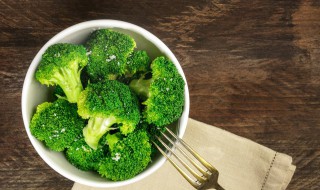 西兰花和木耳怎么炒 西兰花木耳怎么炒好吃窍门