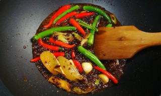 干锅料怎么炒（干锅怎么炒?）