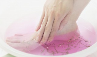 脚臭怎么泡（泡脚如何去脚臭）