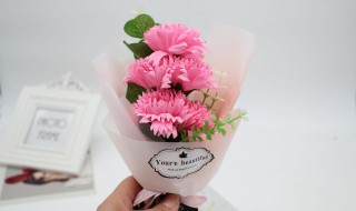 母亲节手工花束制作方法（母亲节手工花束制作方法康乃馨）