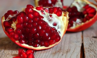 石榴应该怎么切 石榴应该怎么切方便