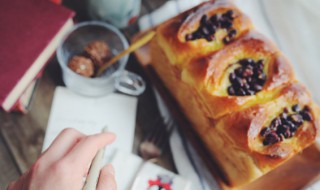 面包怎么拉丝（面包怎么拉丝 都是孔）