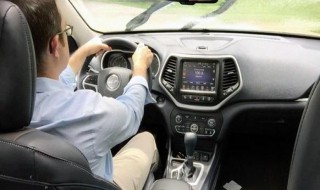 新手开车如何判断车宽 新手开车最简单判断车宽的技巧