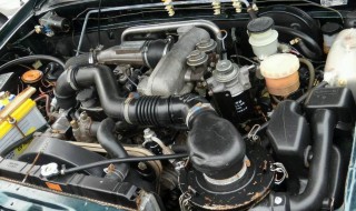 五十铃发动机熄火后有响声（五十铃发动机加油门就熄火）