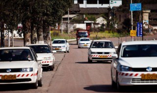 练车不被晒黑的技巧（练车怎么防止不被晒黑）