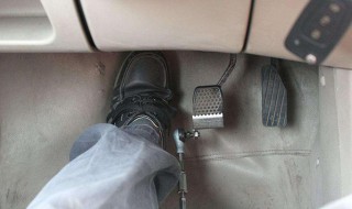 踩离合脚抖怎么办（踩离合脚抖怎么回事）