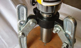 液压拉马坏了怎么加油（液压拉马器怎么加油）