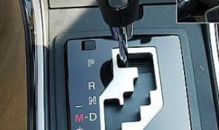 自动档等红灯时要从d档到n档吗（等红绿灯的时候是D档还是N档）