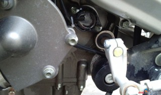 摩托车链盘油封怎么换 摩托车换油封链条是不是也要换牙盘