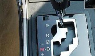 自动挡打火要踩离合吗（自动挡打火需要踩离合吗）