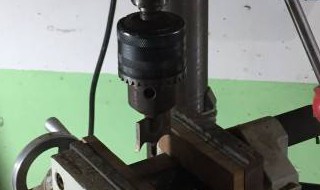 台钻的升降限位机构怎么做（台钻钻头的升降机构）