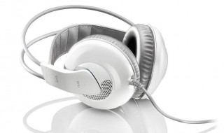 怎么解决玩游戏耳机挡手的问题 打游戏耳机孔在上方挡手怎么办