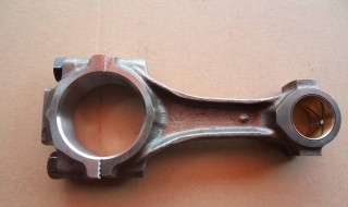 连杆由哪三部分组成（连杆由什么三部分组成）