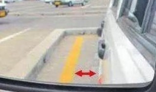 左边倒车入库怎么判断角度（左边倒车入库怎么判断角度图解）