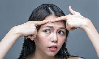 为什么脸上痘痘发白怎么回事（脸上出白痘痘是什么原因）
