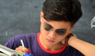 烧碱变质的化学方程式（烧碱变质的化学方程式和现象）