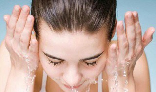 洗澡前如何做好脸部清洁（洗澡前如何做好脸部清洁护理）