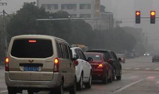 右转车道被占用可以直行转弯吗（右转车道被占用可以直行转弯吗红灯）