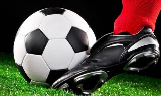 踢球怎么踢的最远最高 踢球踢的最远最高方法