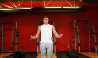 双手旋转手腕怎么转（手腕怎么转手臂）