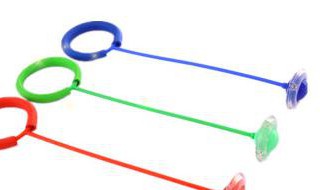 套在脚上转圈的球叫什么 套在脚上转圈的球叫什么名字