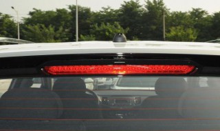 福瑞迪高位刹车灯灯泡怎么换（福瑞迪换高位刹车灯泡教程）
