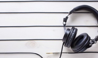 梨花飞情人泪原唱（梨花飞情人泪原唱是谁）