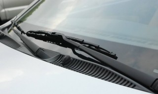 雨刮喷头冻住了怎么解决 雨刮喷头冻住了怎么解决视频