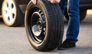 左后轮刹车片不回位怎么解决 左后轮刹车片不回位怎么解决视频